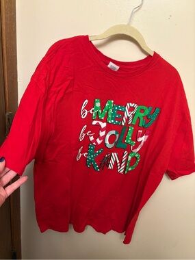 Delta brand Christmas tee, sz 2x, gently worn, runs true.